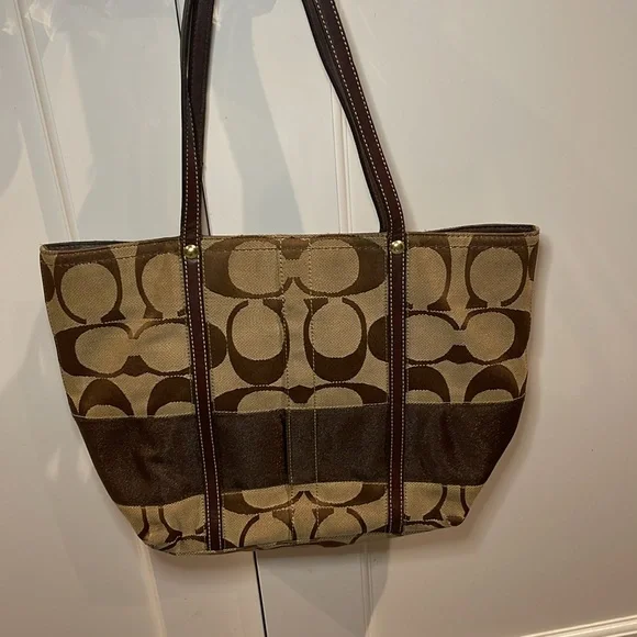 Coach Logo Handbag - Picture 5 of 8